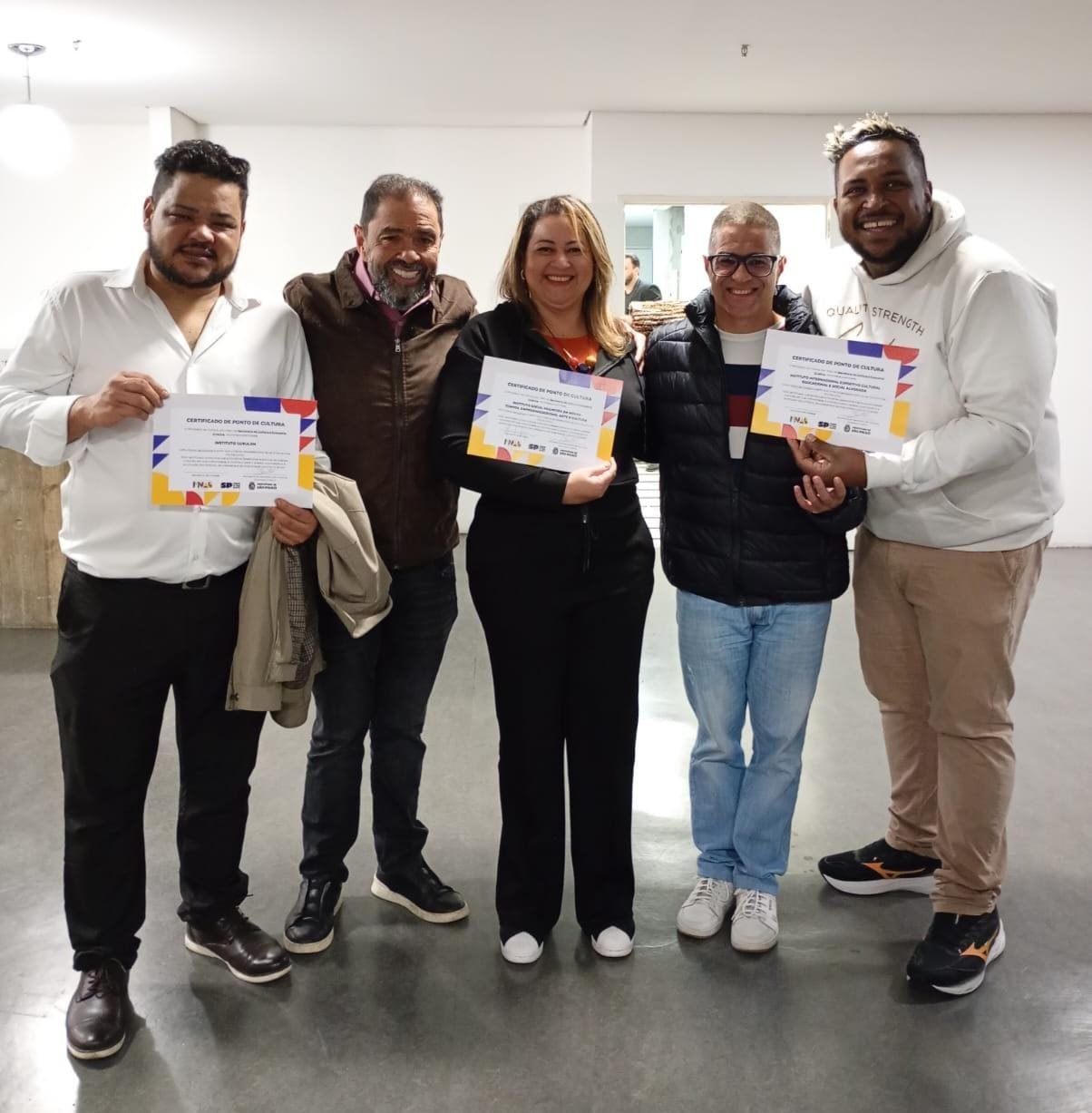 Registro da certificação como Ponto de Cultura com o Secretário da Cultura Totó e representantes do Instituto